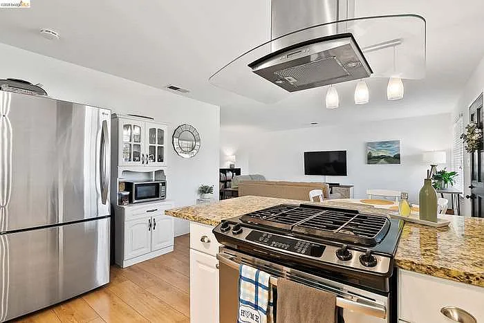 4855 Edgewood Ct — Photo 9