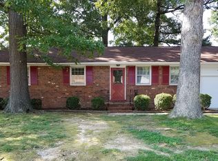 909 Dogwood Dr, Colonial Heights, VA 23834