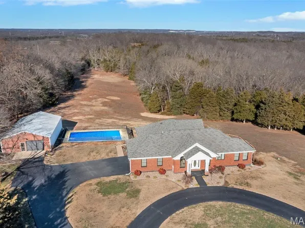 2499 Stonegate Dr, Festus, MO 63028