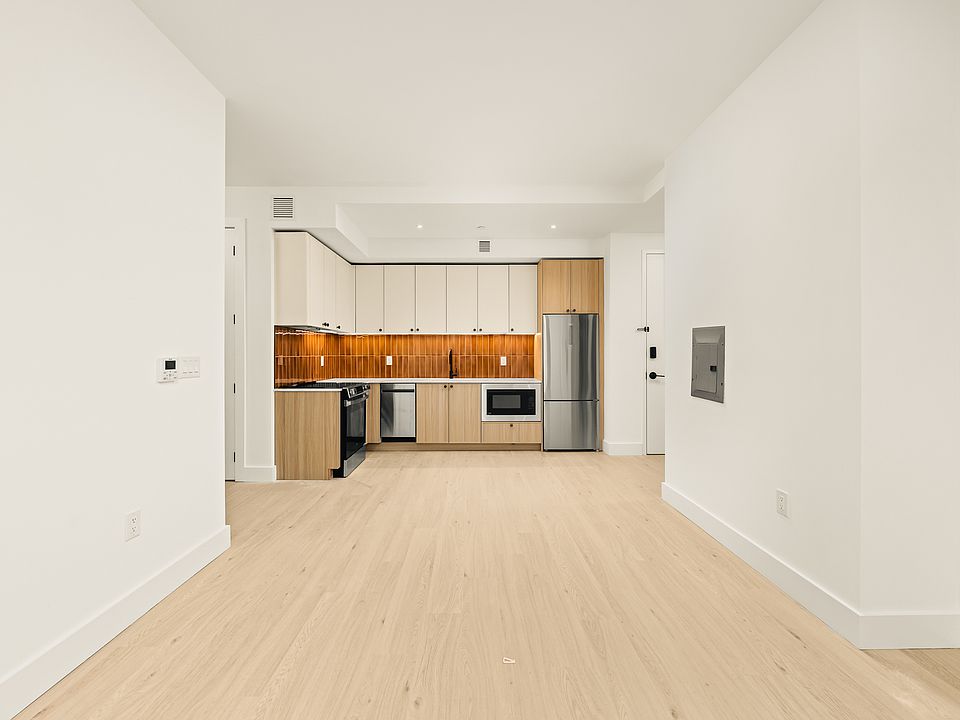 1st image of 733 Lincoln Pl #1320