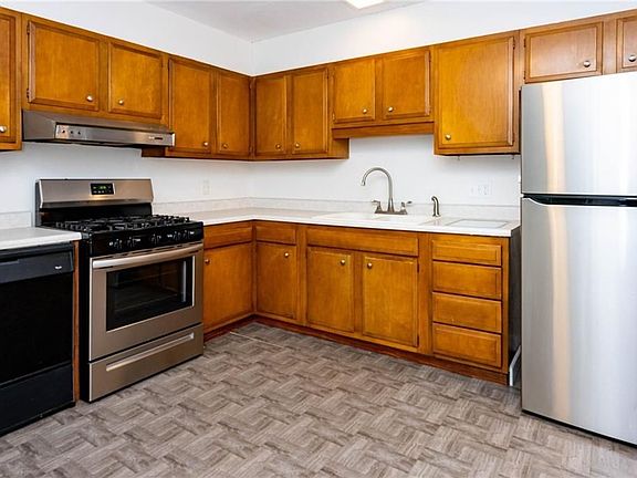 3rd image of 36 Brendan Cir