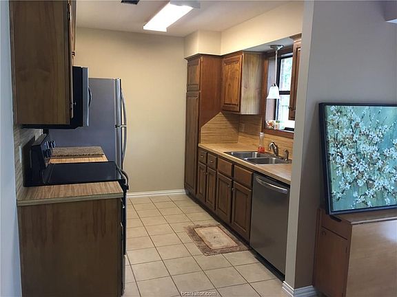 3rd image of 2515 Sumter Dr