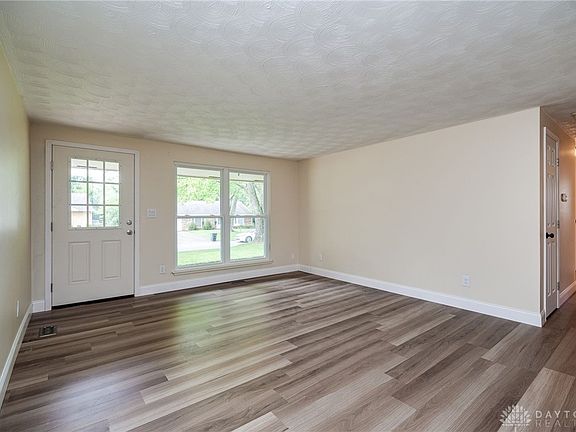 3rd image of 4358 Hillcrest Dr