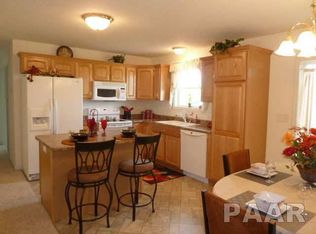 121 Cahokia Rd, Marquette Heights, IL 61554