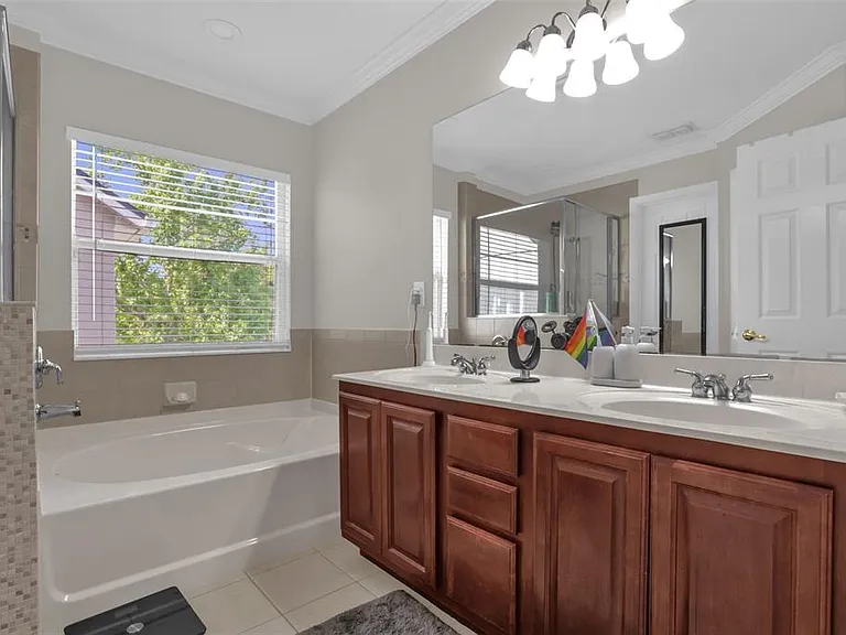 2165 Ridgewood St — Photo 19