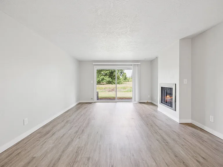 Village At Creekside Townhomes — Photo 21