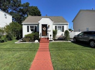 73 Rochelle Pkwy, Saddle Brook, NJ 07663