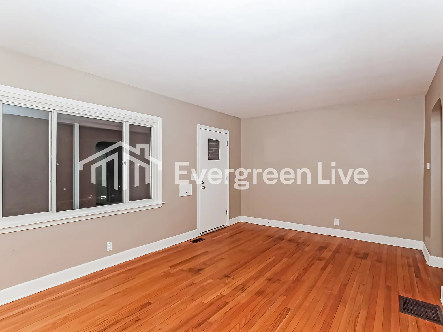 3 bed, 1.0 bath, 1363 sqft, $1,495 — Photo 3