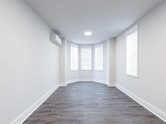 2nd image of 2332 N Woodstock St #2FFR
