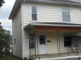 310 7th Ave, Hinton, WV 25951