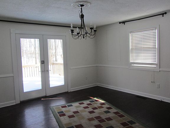 4th image of 1015 E Geneva Dr