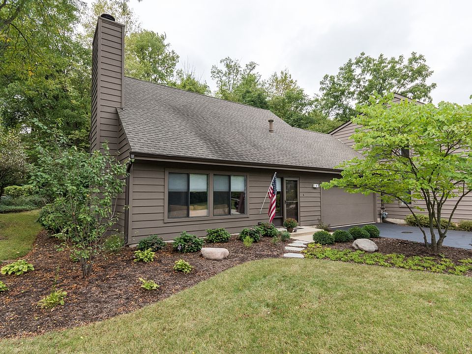1st image of 44 Lakewood Cir