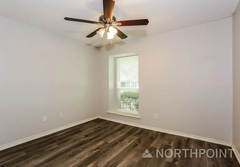 422 Ash Ln — Photo 11