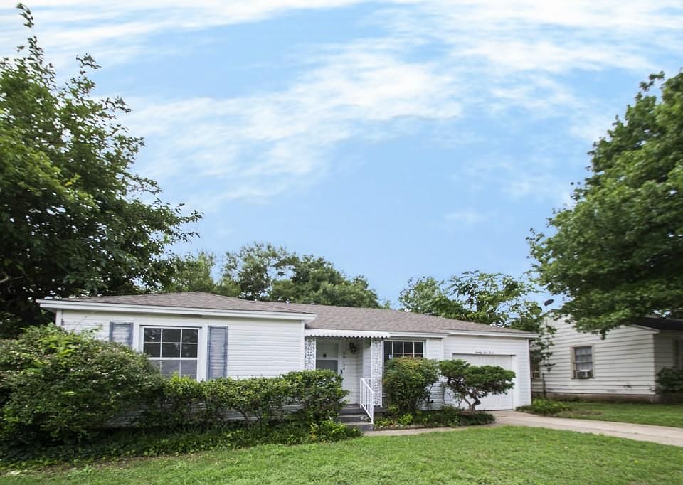 1st image of 2912 W Clarendon Dr