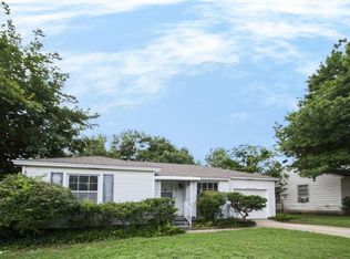 2912 W Clarendon Dr, Dallas, TX 75211