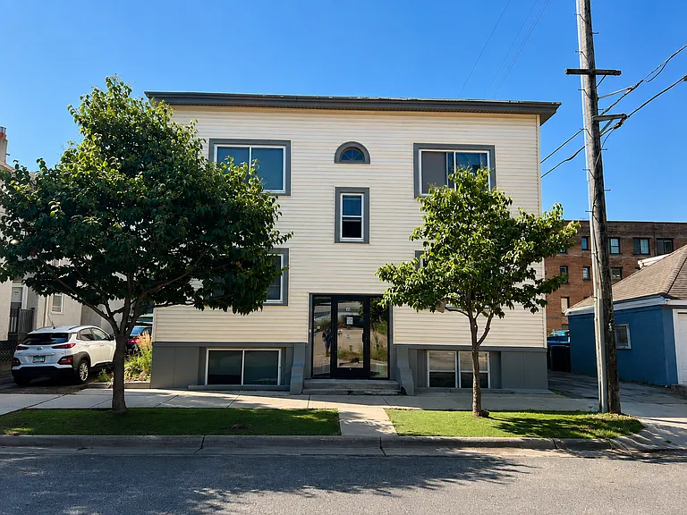 807 West 25th Street — Photo 15