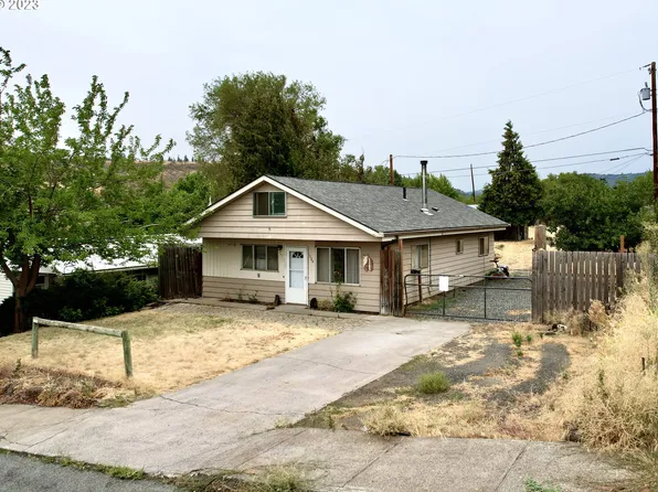1020 Pine St W, The Dalles, OR 97058