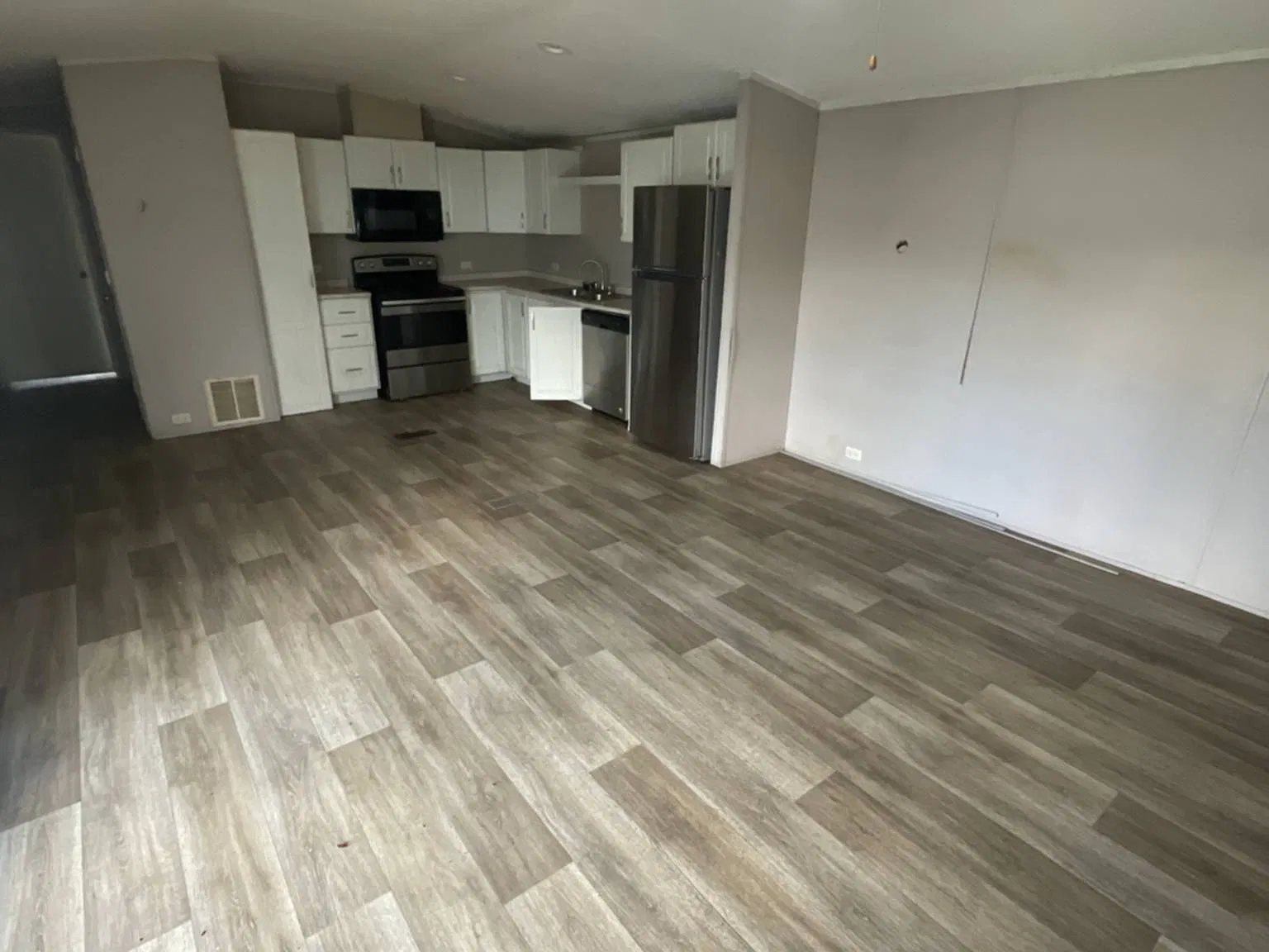 3 bed, 1024 sqft, $1,090 — Photo 4