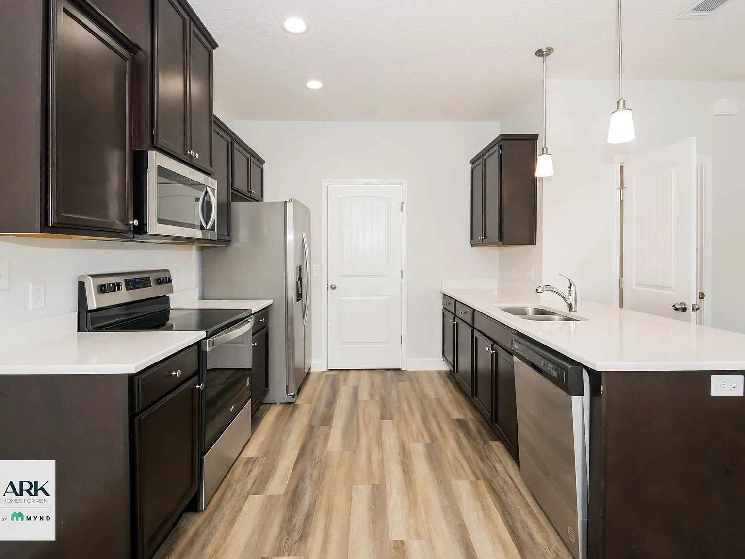 3 bed, 2.5 bath, 1462 sqft, $1,955 — Photo 4