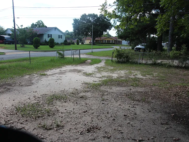 712 Goodall Ave — Photo 10
