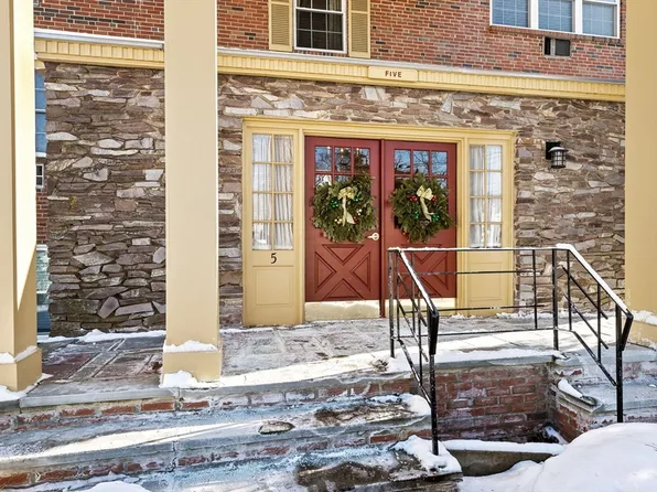 5 Woodsum Dr APT 6, Braintree, MA 02184