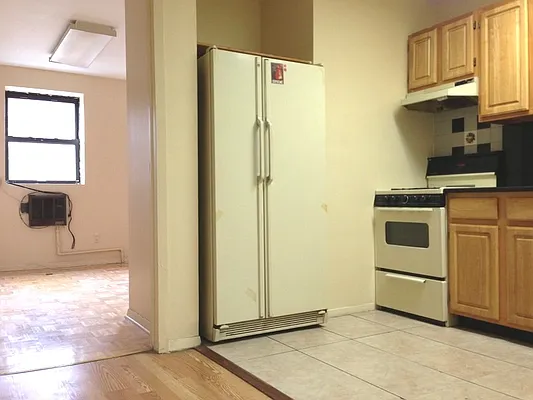 Rented by Universal Realty Group | media 23