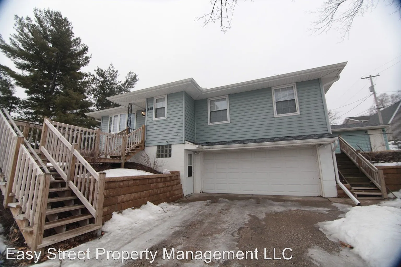 228 8th Ave E photo 1