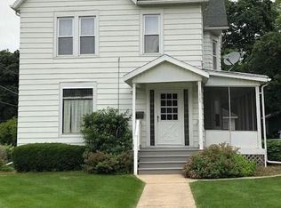 1326 W Stephenson St, Freeport, IL 61032