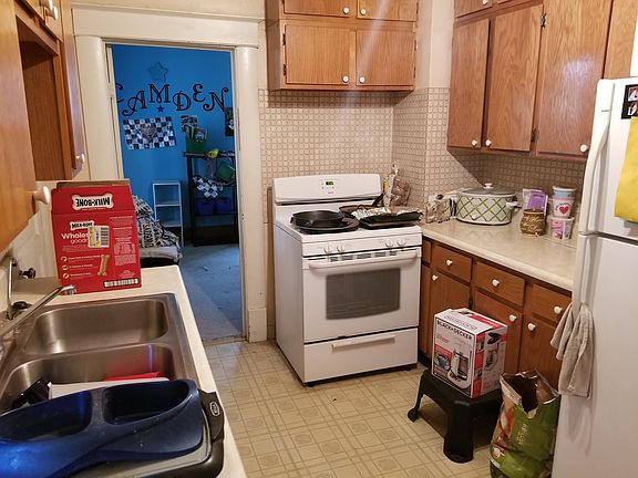 3rd image of 2940 Charles St