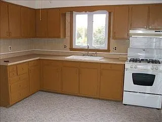 603 W Center St photo 1