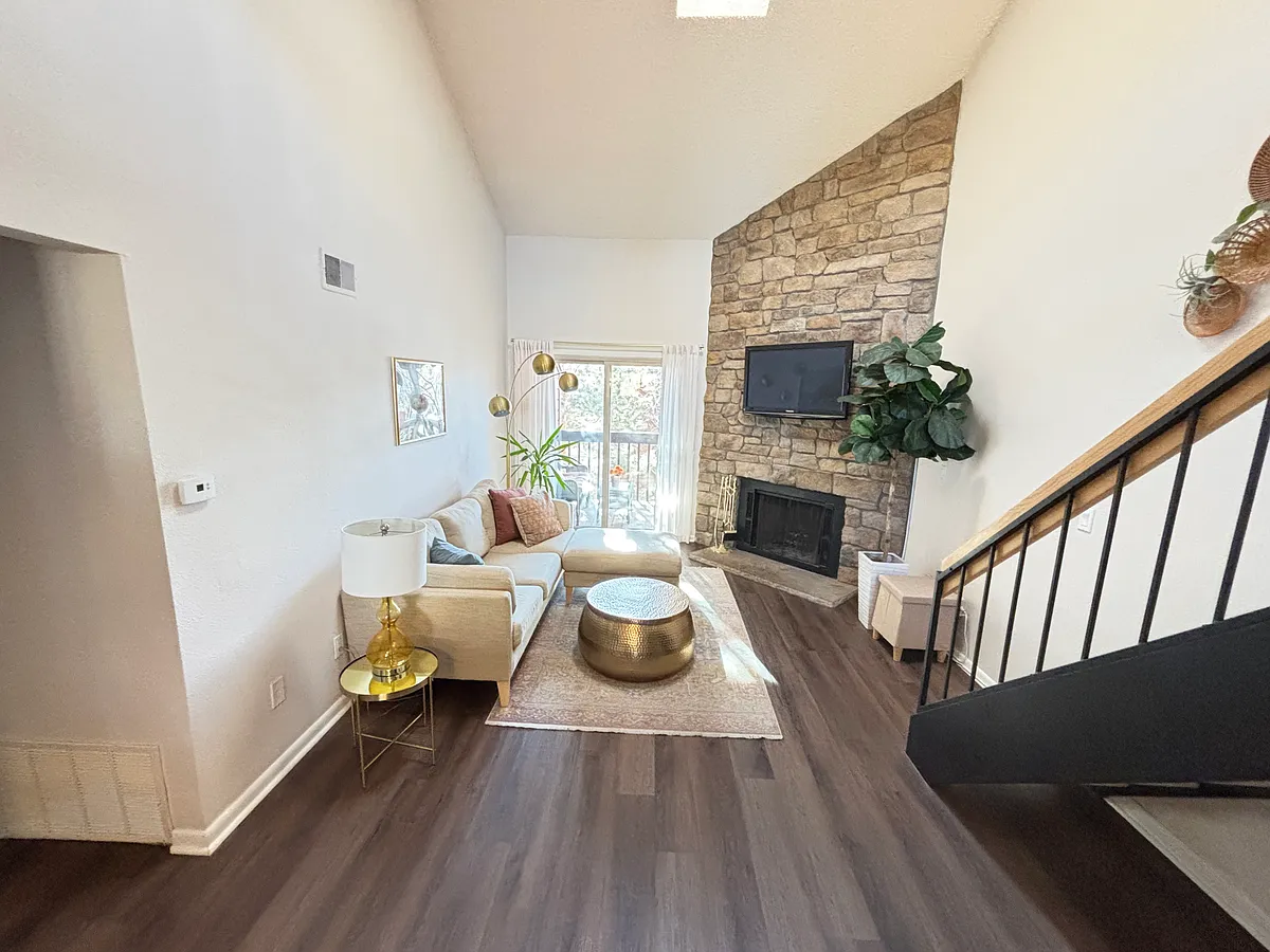 Building Photo - 433 Wright St #303