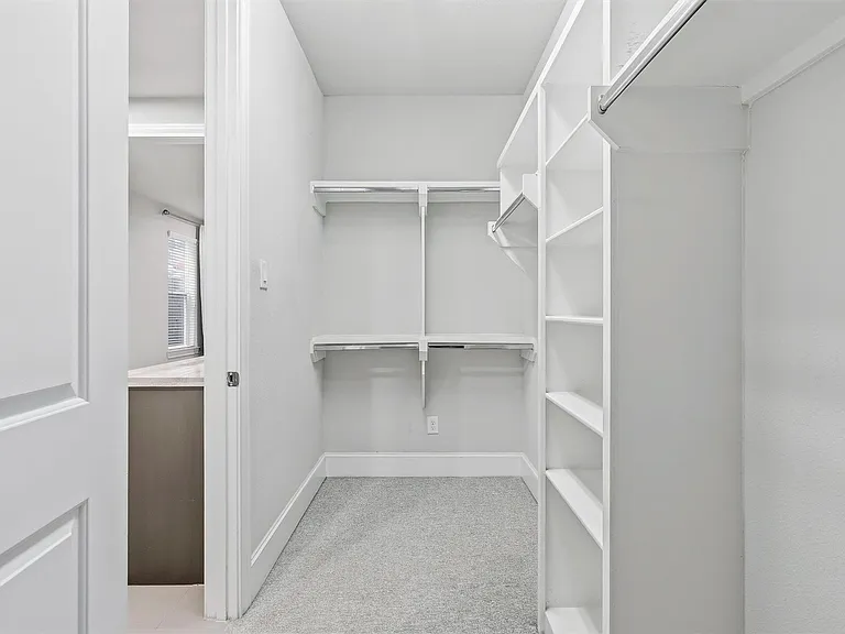 9614 Riddlewood Ln — Photo 12