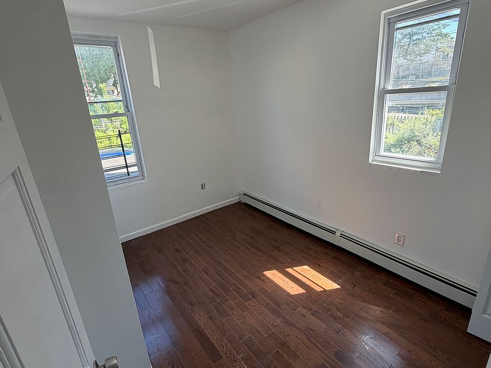 1st image of 1604 Van Buren St Unit 2R