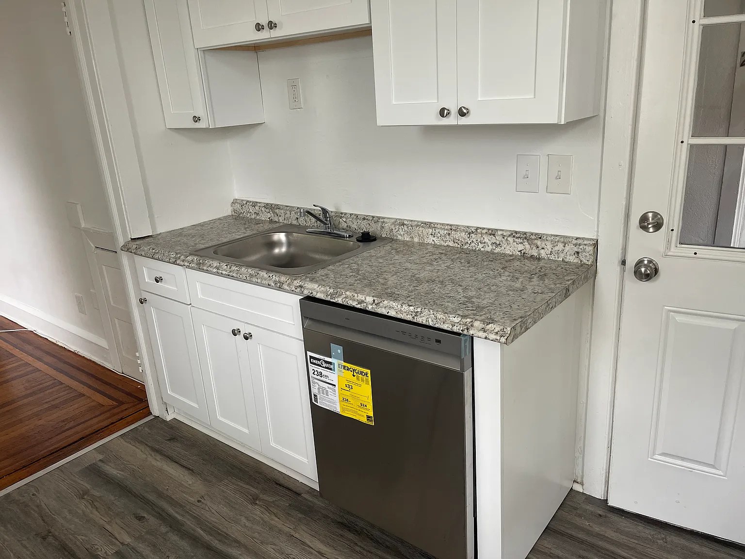 2 bed, 750 sqft, $1,800 — Photo 2