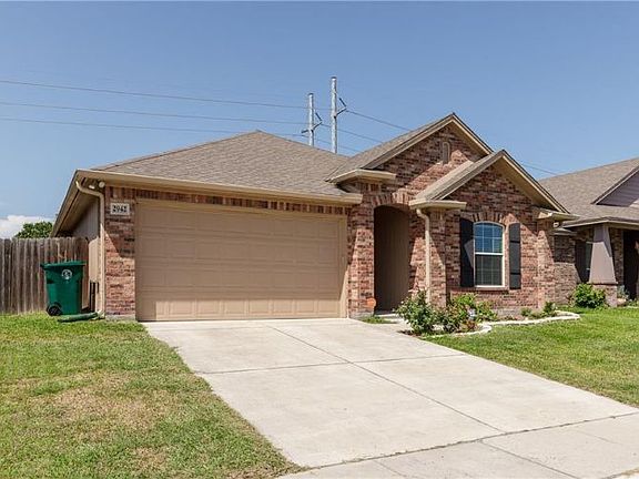 2nd image of 2942 Cantabria St