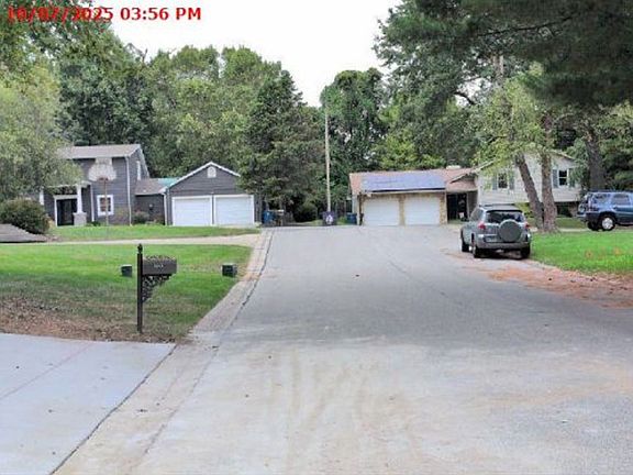 Exterior Neighborhood (street photo)