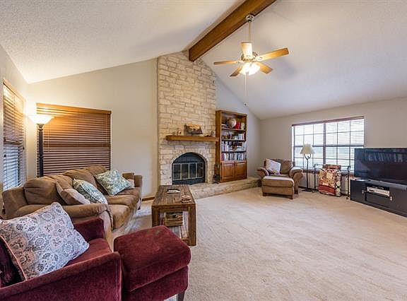 5th image of 307 Willow Wood Ln