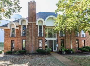 916 Claytonbrook Dr APT 3, Ballwin, MO 63011