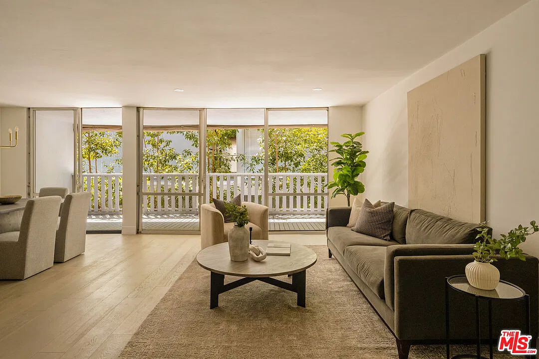 2 bed, 2.0 bath, 1317 sqft, $5,500 — Photo 2