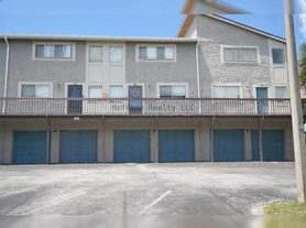 6325 Newtown Cir, Tampa, FL