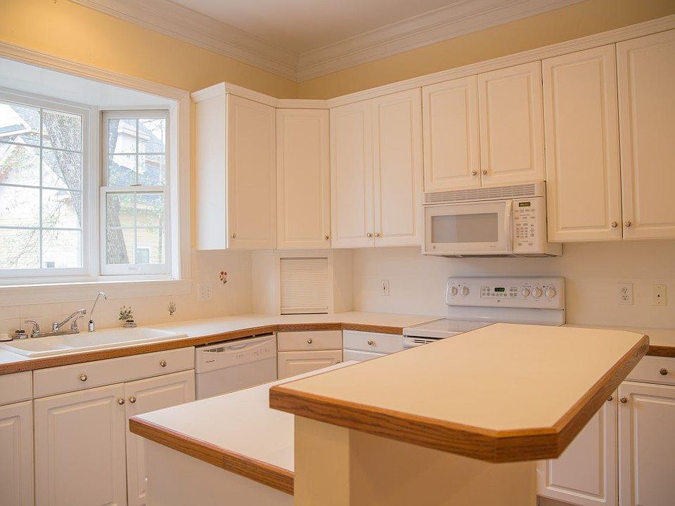 2nd image of 114 Commons Ct