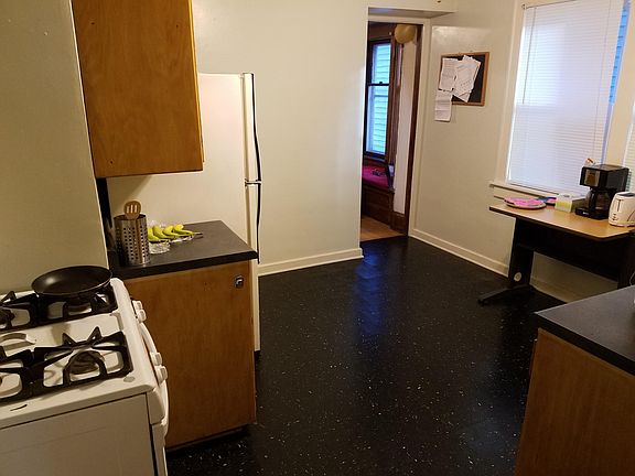 5th image of 3051 N Farwell Ave