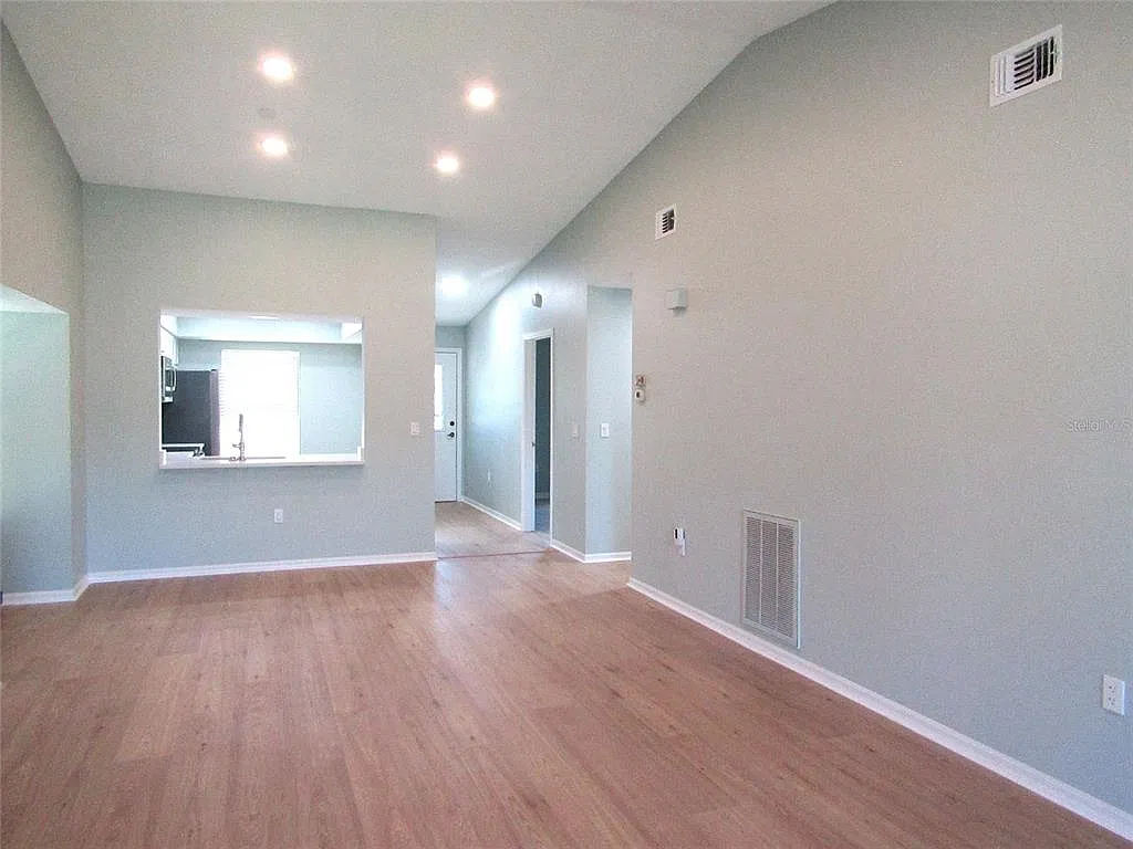 2 bed, 2.0 bath, 1072 sqft, $1,795 — Photo 3