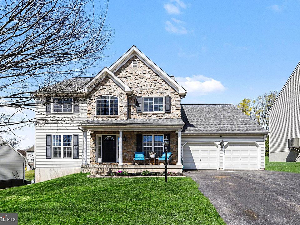 1st image of 11 Eagleton Dr