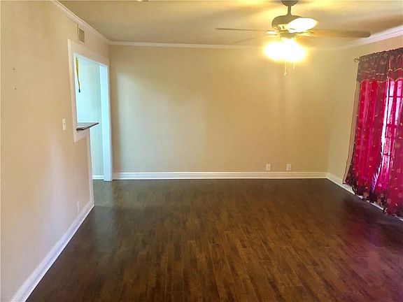 3rd image of 149 Berkshire Ln