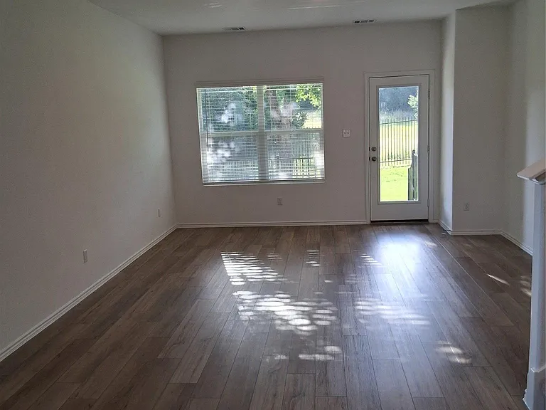 2121 Golden Grain Ln — Photo 9