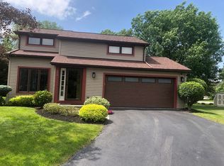 206 Robin Rd, Amherst, NY 14228