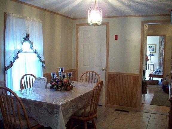 Large Eat In Kitchen 