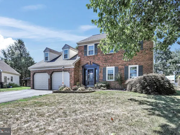 15 Stoneridge Cir, Ephrata, PA 17522