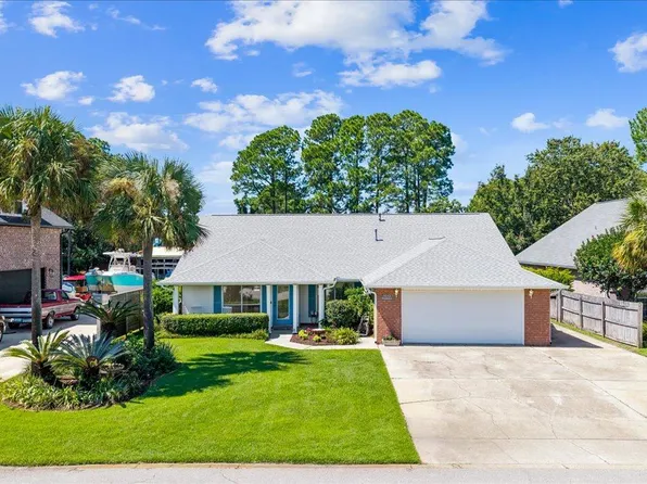 1613 Kalakaua Ct, Gulf Breeze, FL 32563